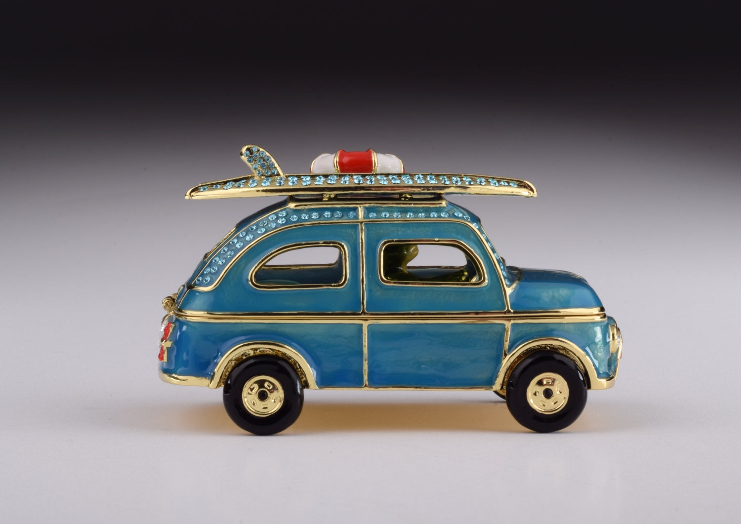 Keren Kopal Blue Surfing Car with Surfboard