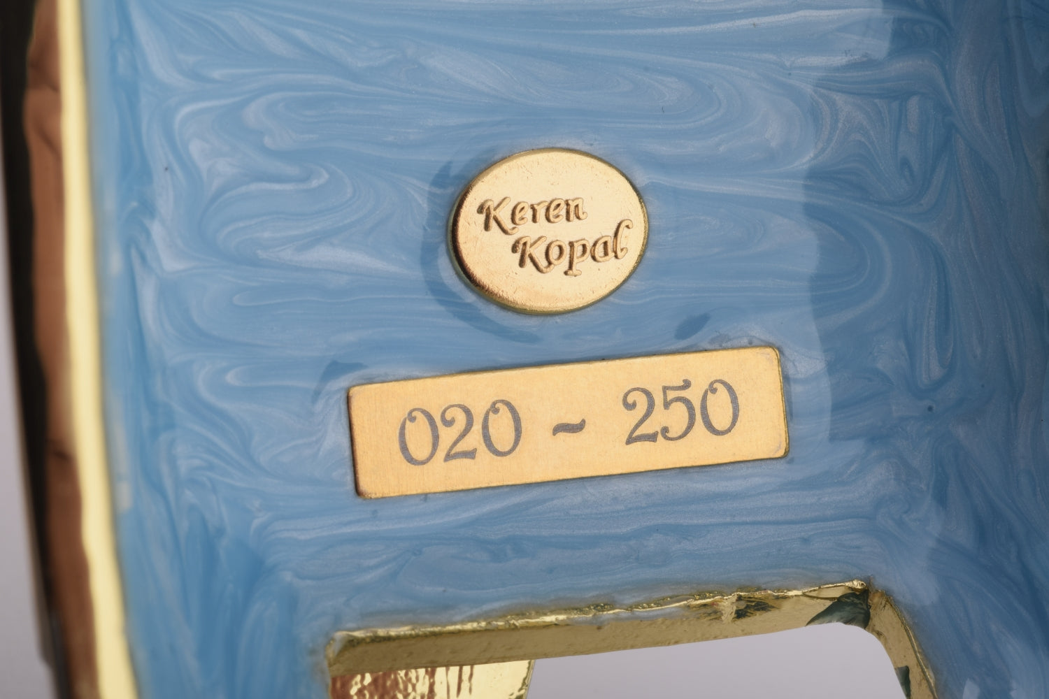 Keren Kopal Blue Surfing Car with Surfboard