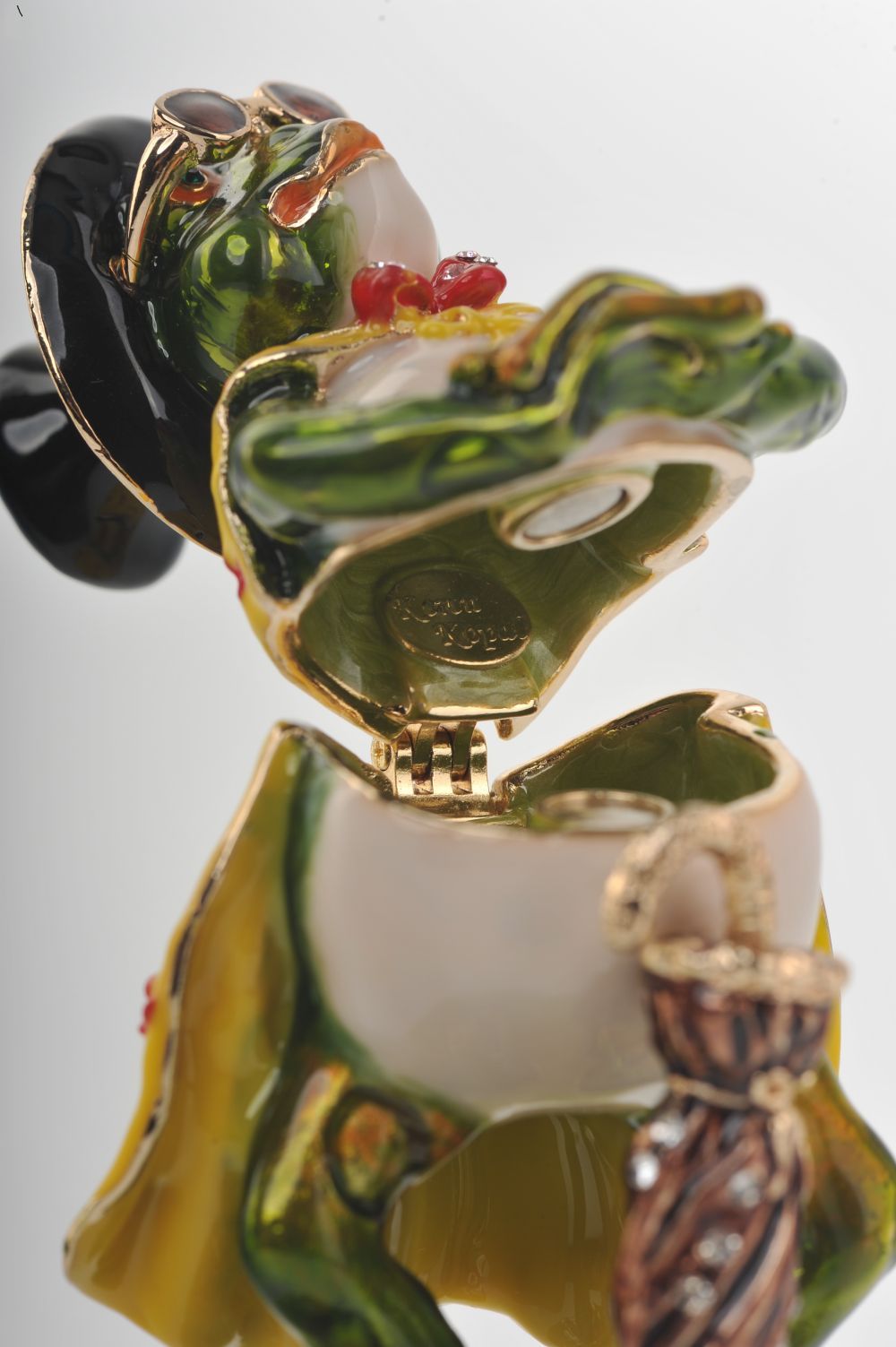 Keren Kopal Elegant Frog in Yellow Cape