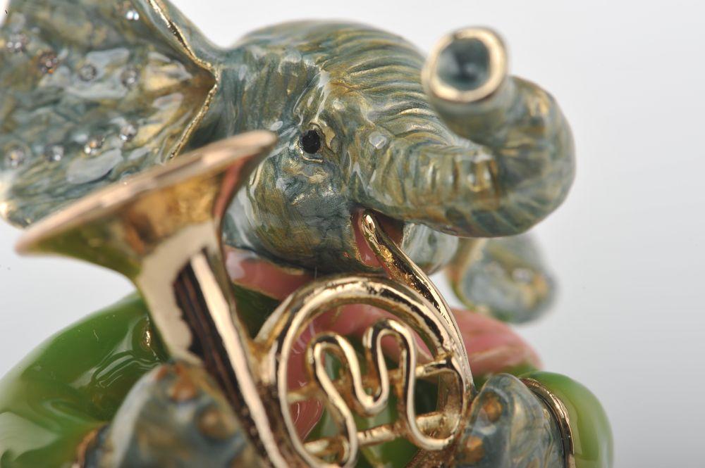 Keren Kopal Elephant Playing the Trumpet