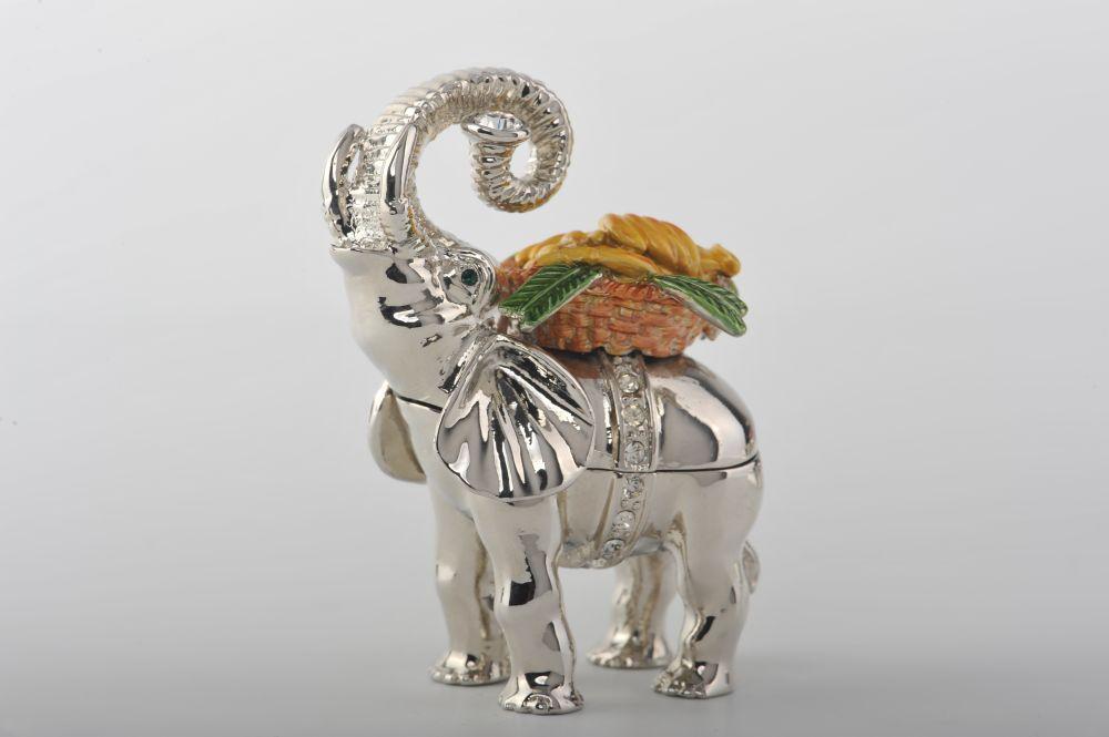 Keren Kopal Elephant with Bananas