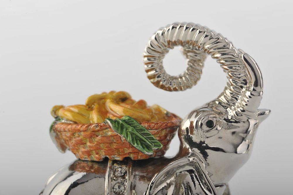 Keren Kopal Elephant with Bananas