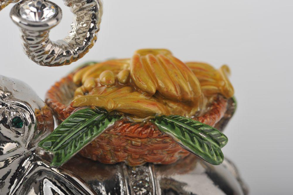 Keren Kopal Elephant with Bananas