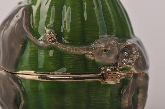 Keren Kopal Elephants Egg Trinket Box with a Surprise Elephant Pendant