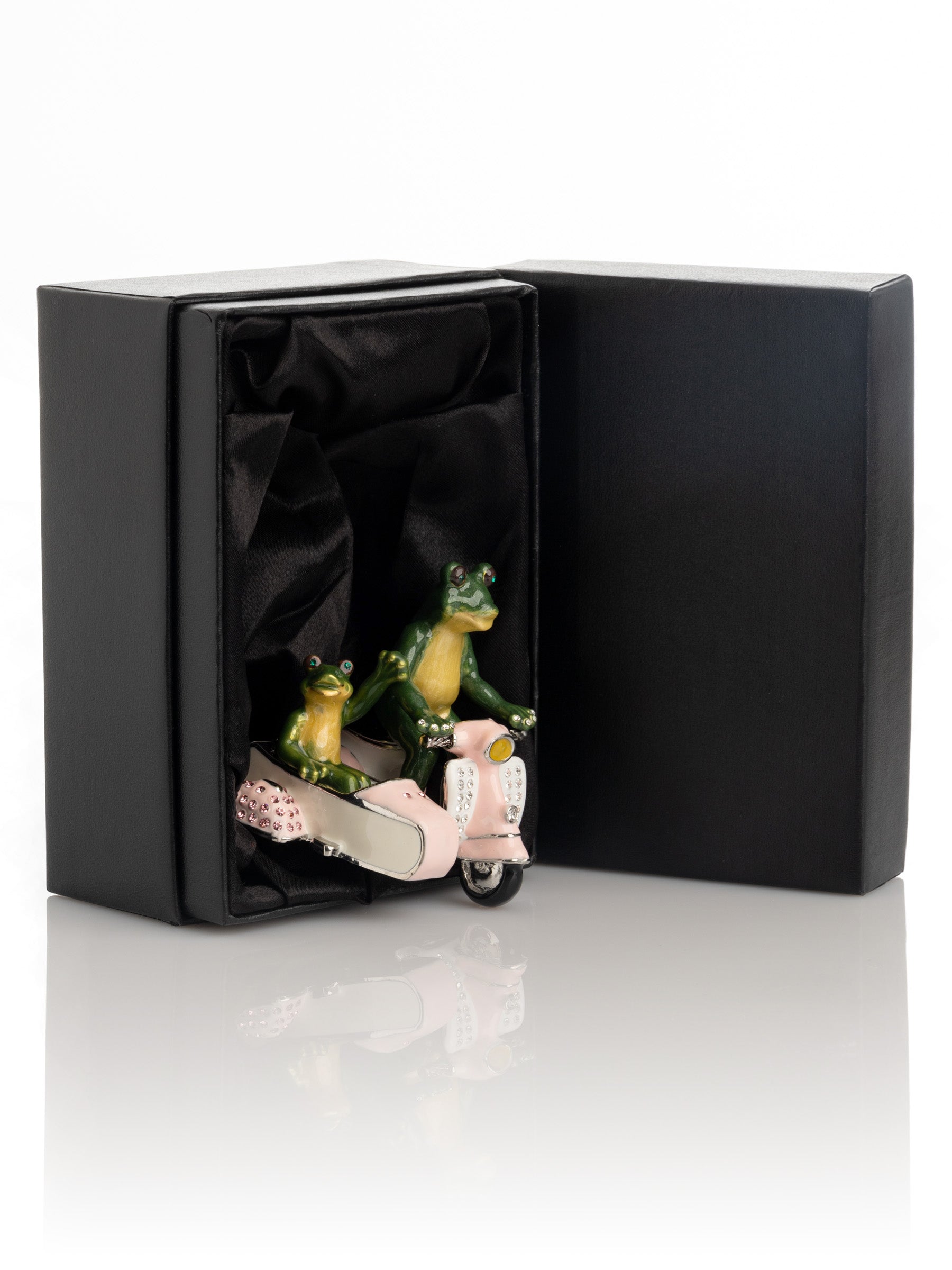 Keren Kopal Frogs Riding Vespa with Sidecar