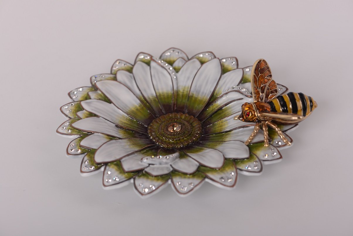 Keren Kopal Flower with a Bee