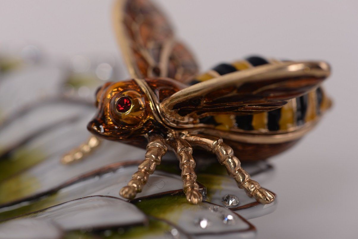 Keren Kopal Flower with a Bee