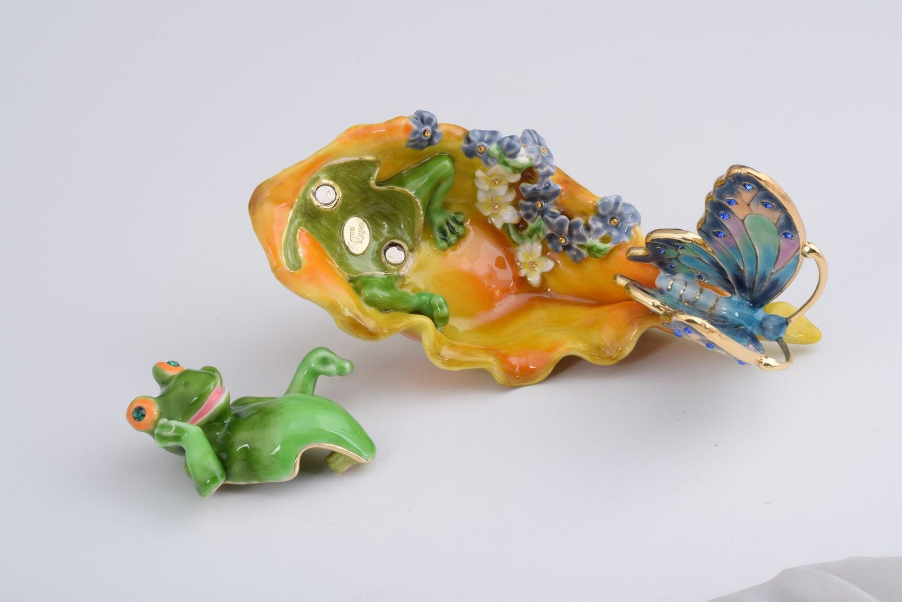 Keren Kopal Frog and a Butterfly in a Shell