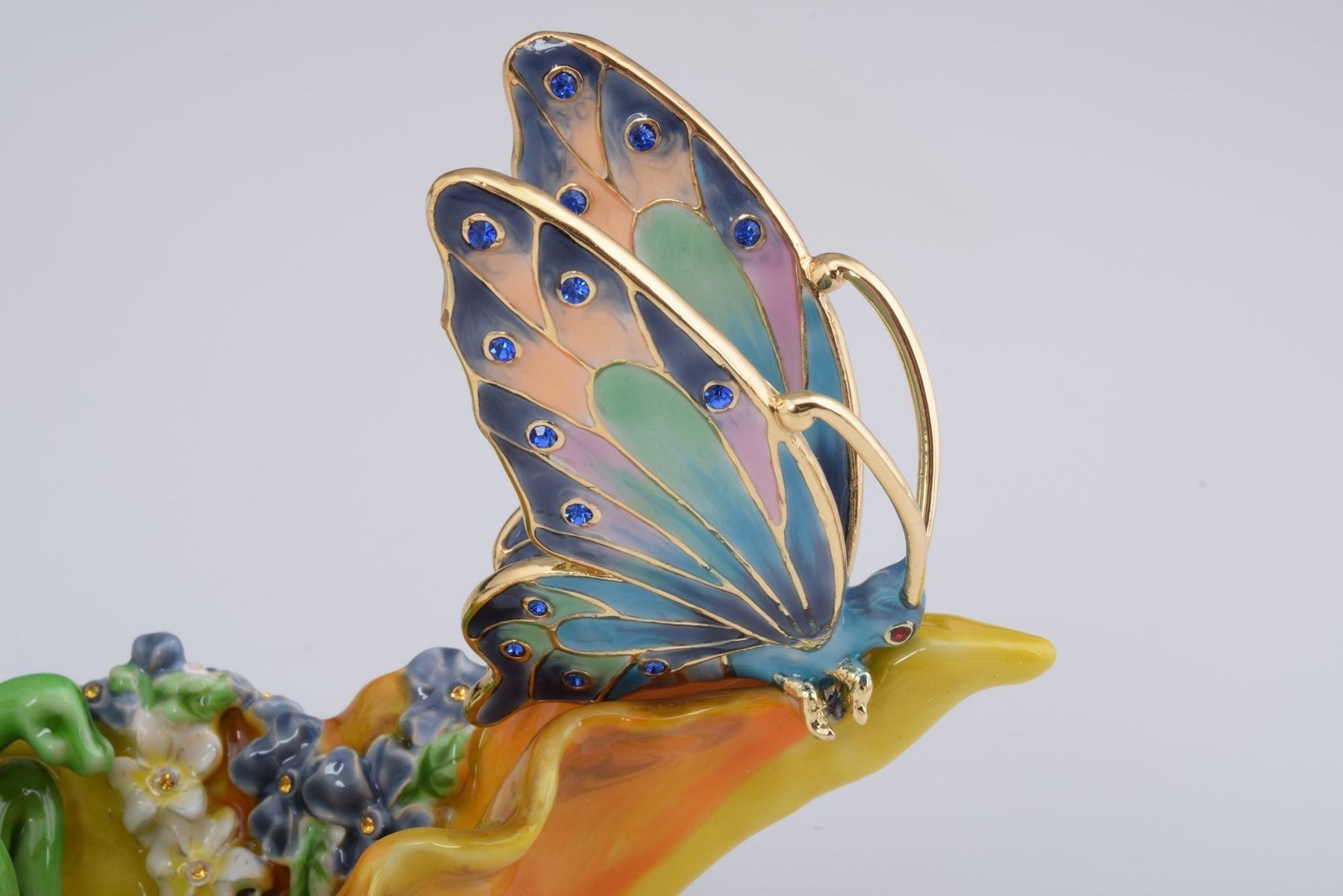 Keren Kopal Frog and a Butterfly in a Shell