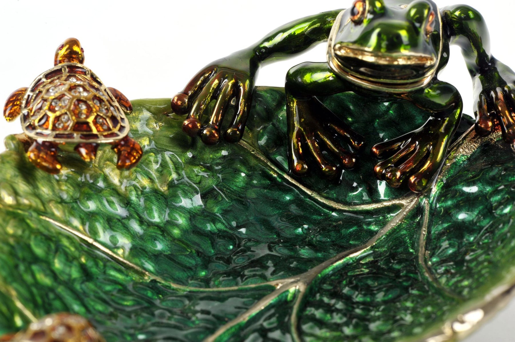 Keren Kopal Frog on a Leaf Bowl