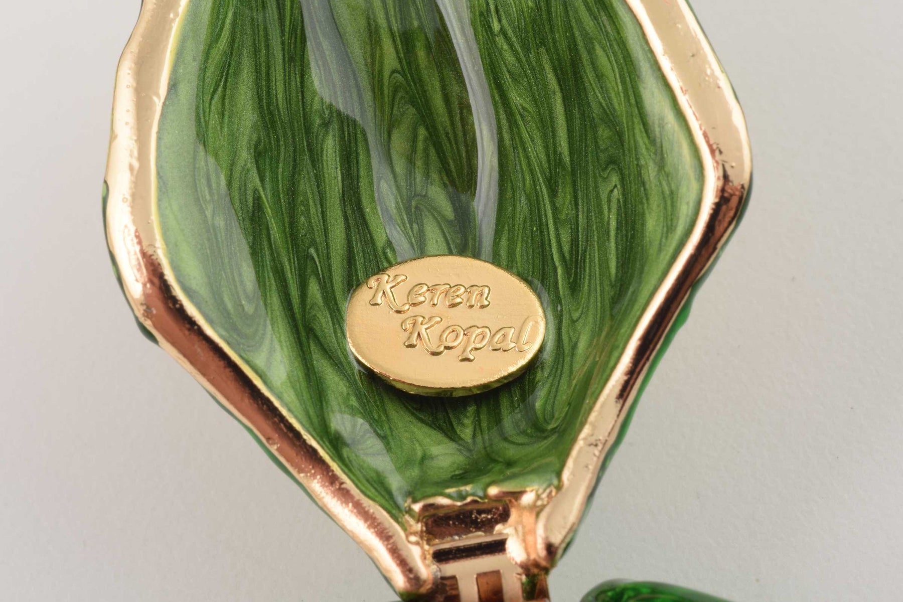 Keren Kopal Frog with a Baby Frog