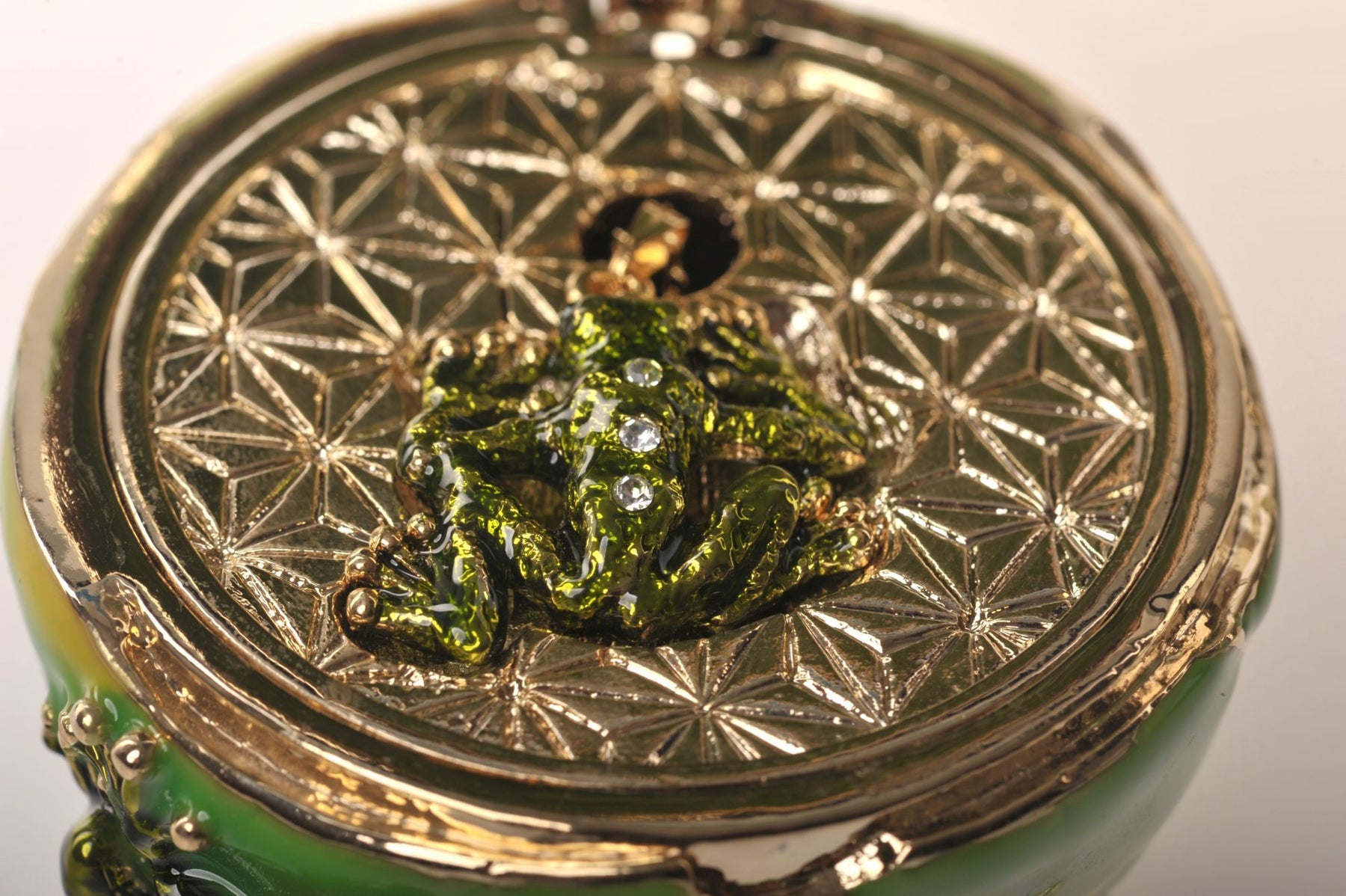 Keren Kopal Frogs Faberge Egg