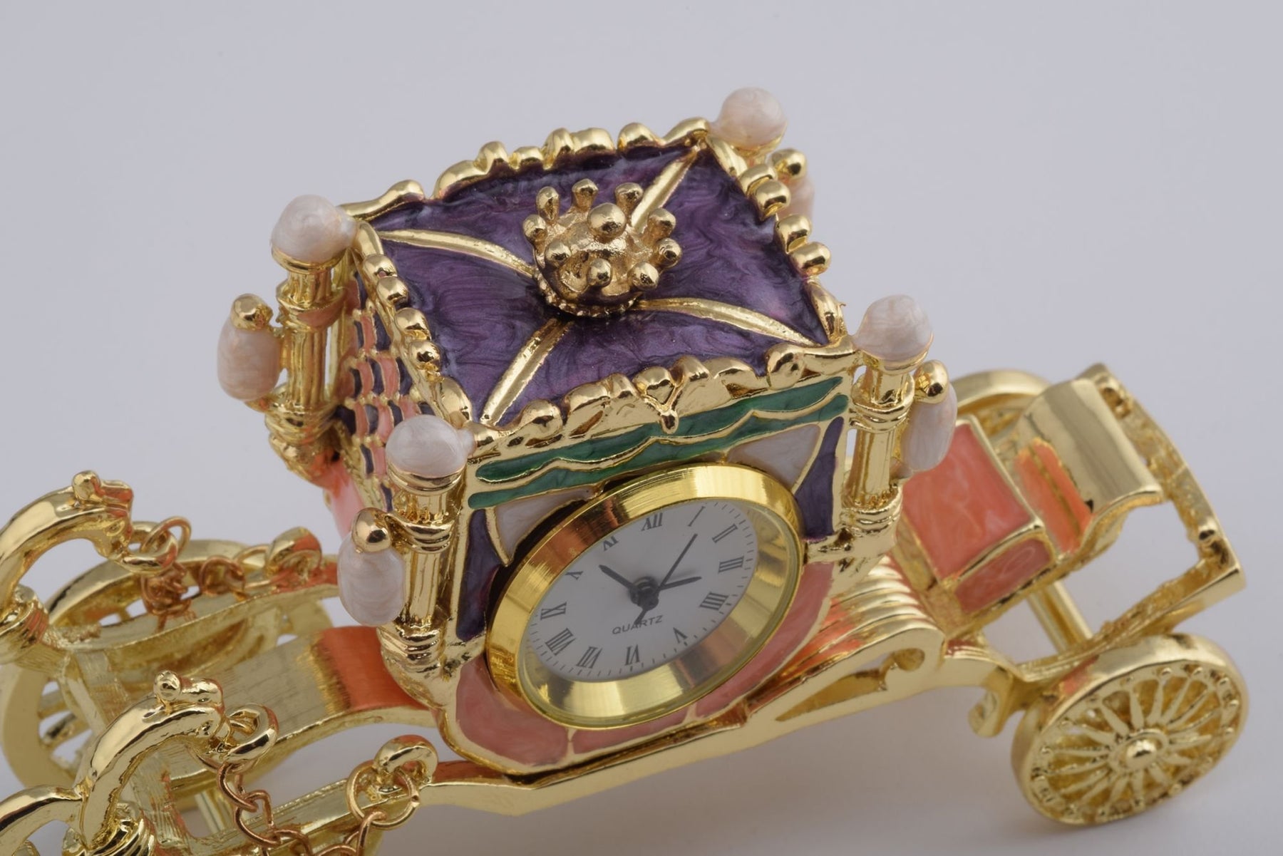 Keren Kopal Golden Carriage with a Clock