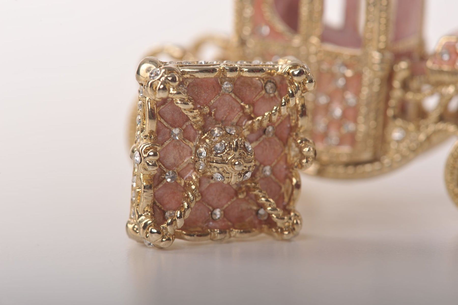 Keren Kopal Golden Pink Carriage