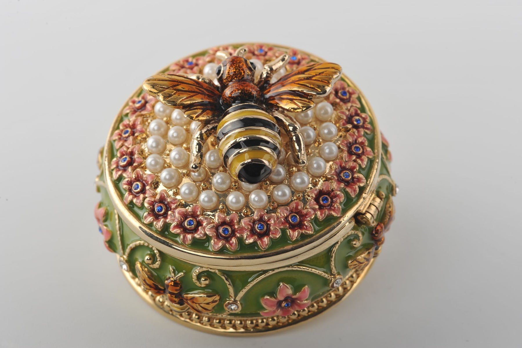 Keren Kopal Green Box with Pearls and a Bee