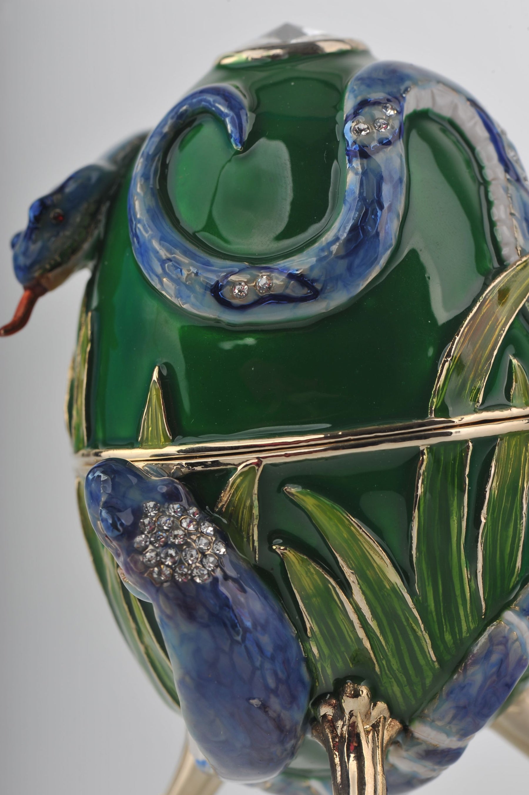 Keren Kopal Green Egg with Snakes