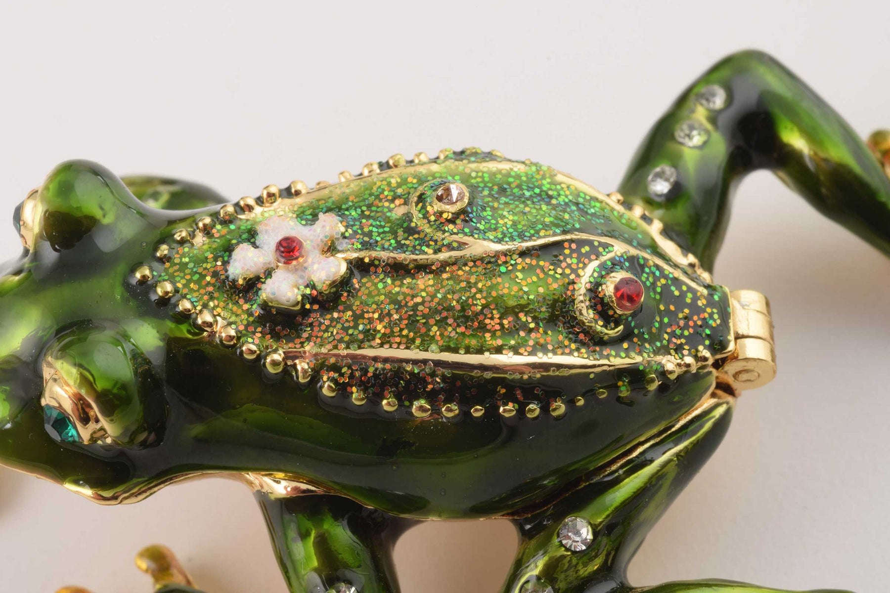 Keren Kopal Green Frog with a Flower
