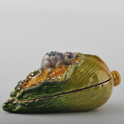 Keren Kopal Grey Mouse on Corncob