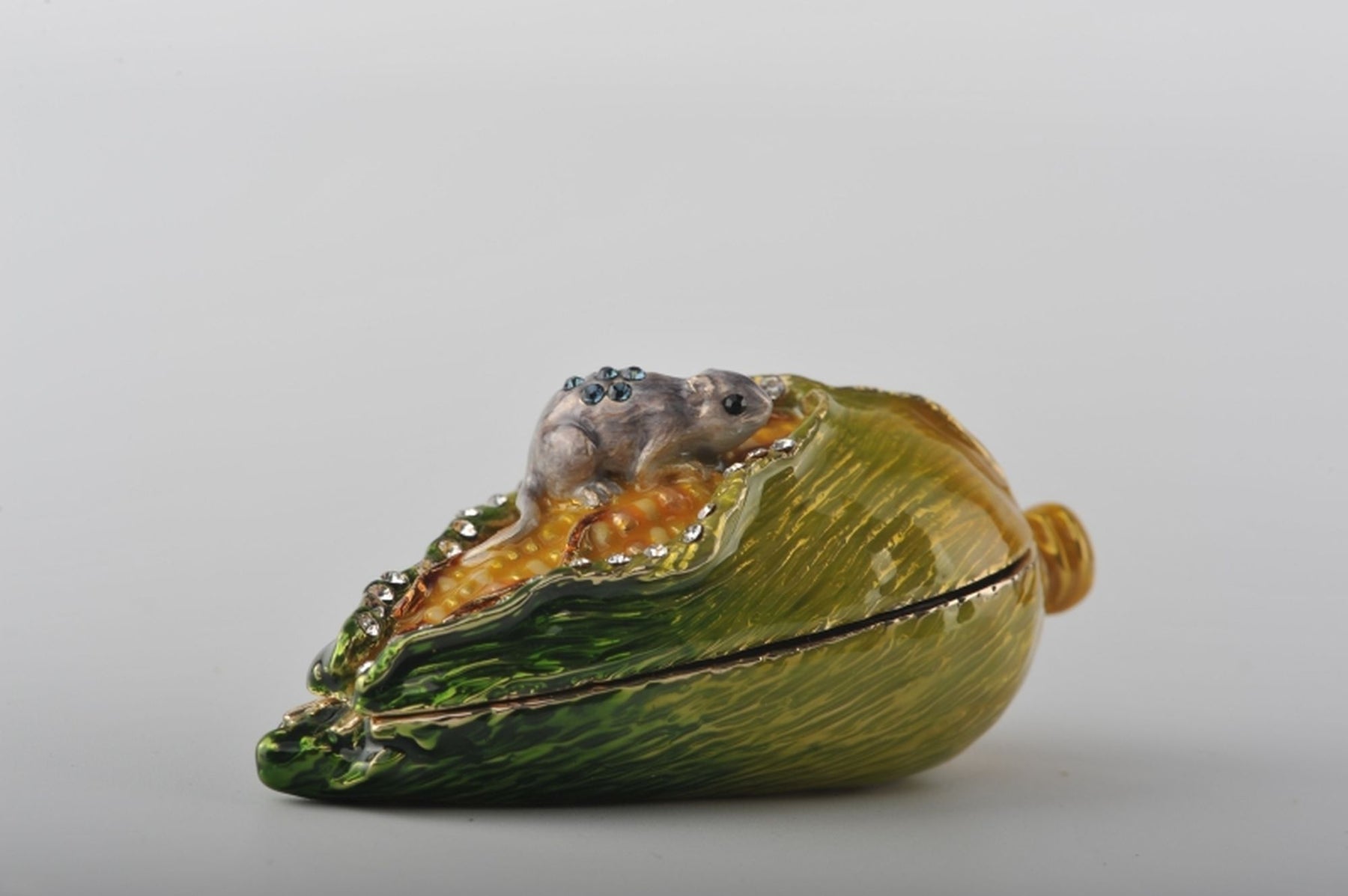 Keren Kopal Grey Mouse on Corncob