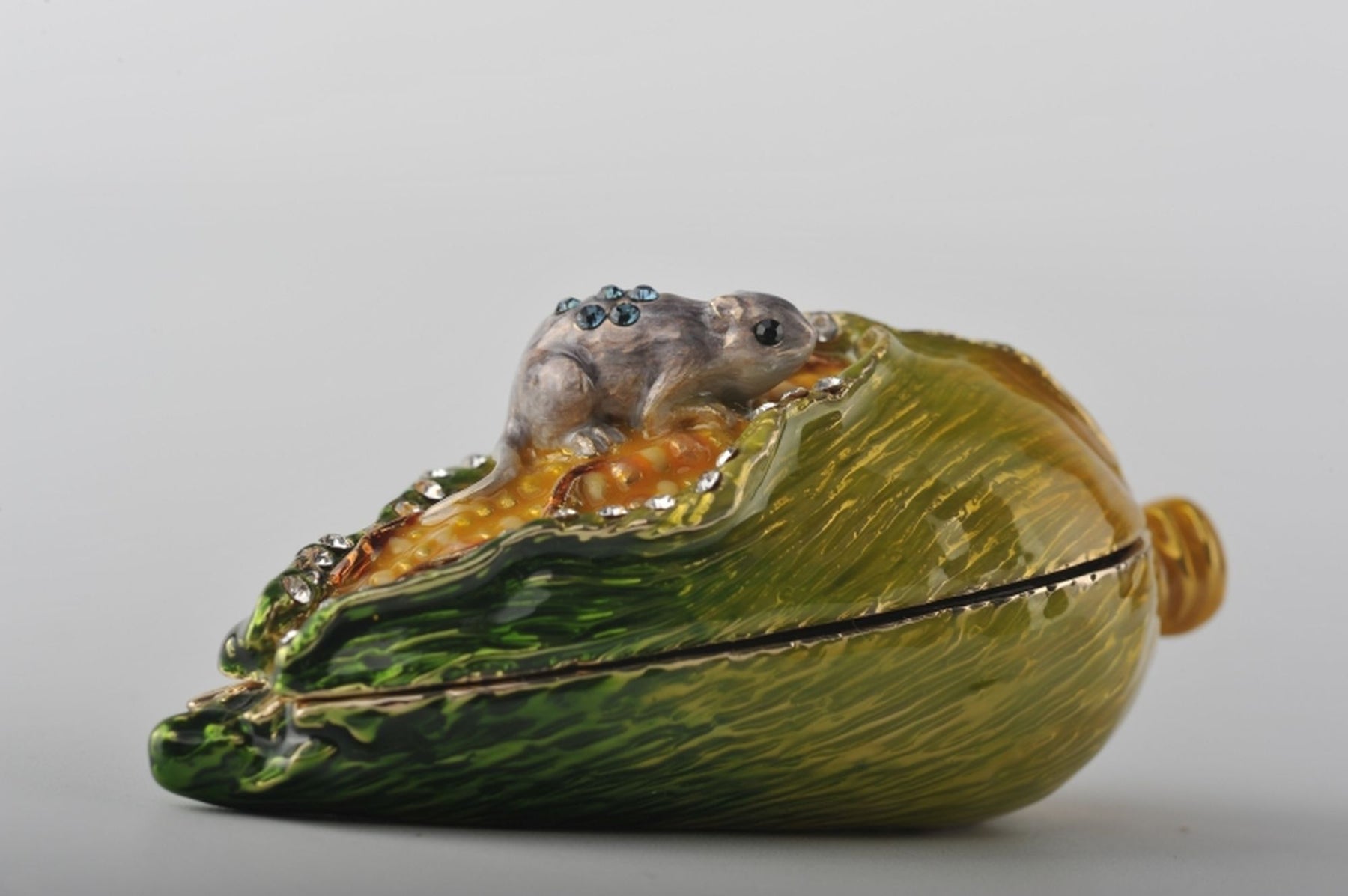 Keren Kopal Grey Mouse on Corncob