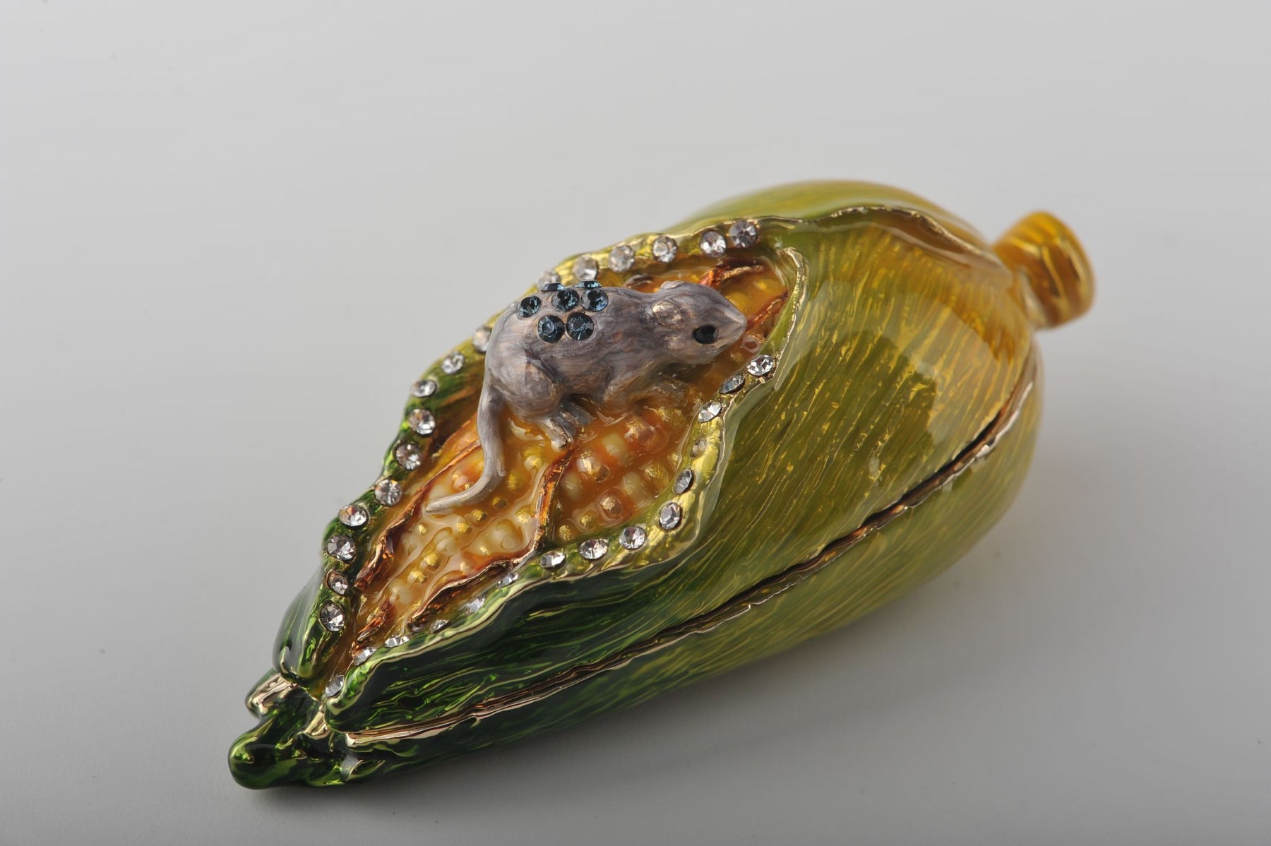 Keren Kopal Grey Mouse on Corncob