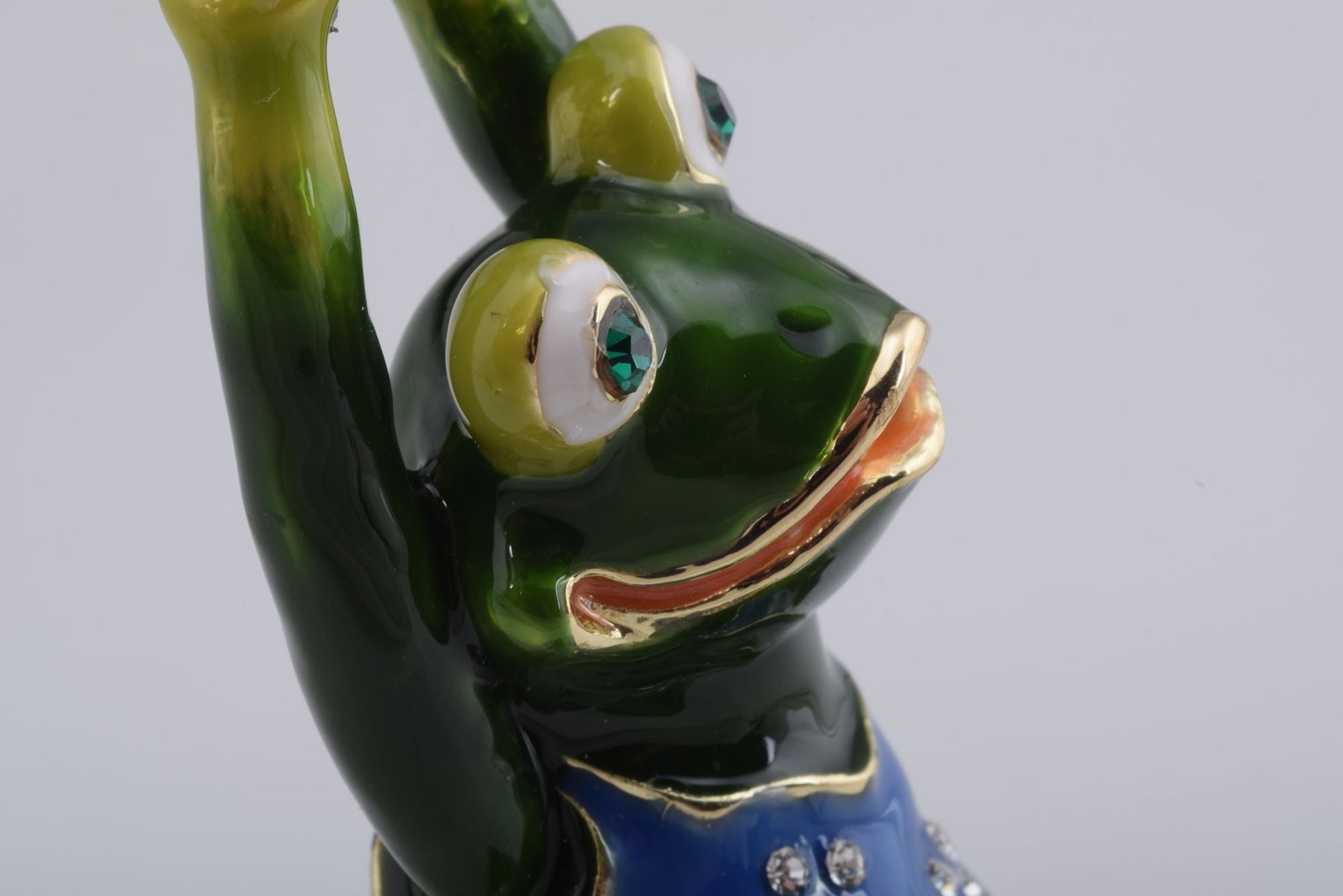 Keren Kopal Gymnastic Frog with a Blue Shirt