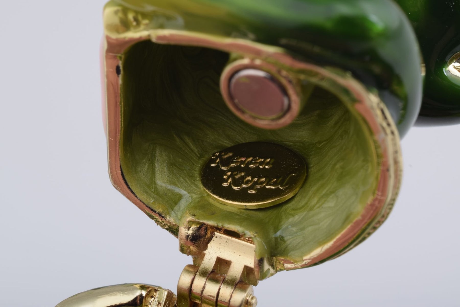 Keren Kopal Gymnastic Frog with a Pink Shirt