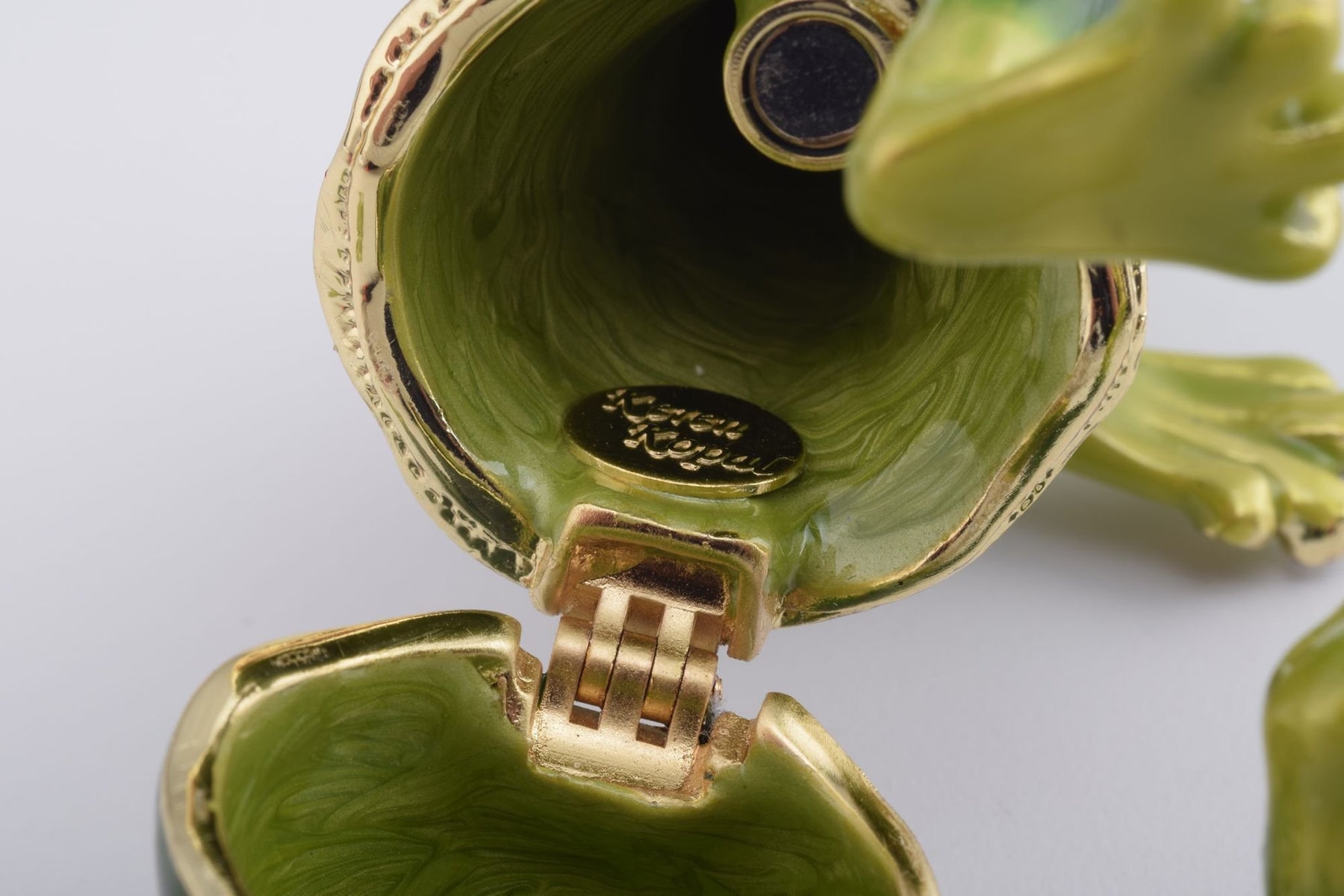 Keren Kopal Gymnastic Frog with a Red Shirt