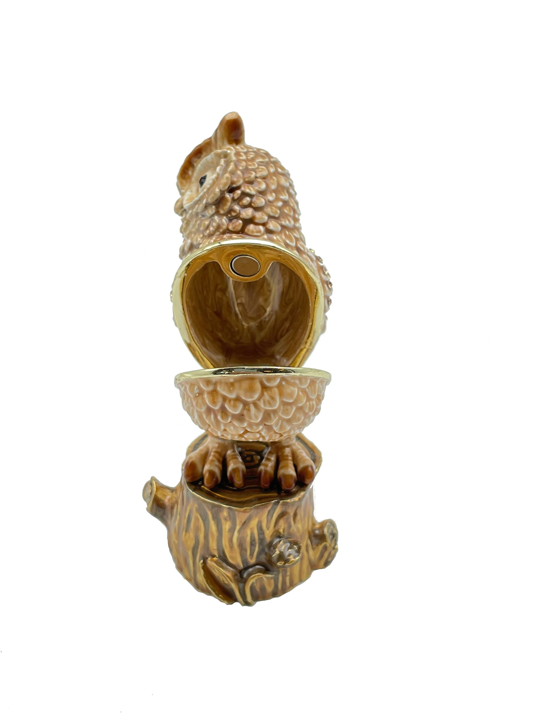 Keren Kopal Brown Owl on a tree log