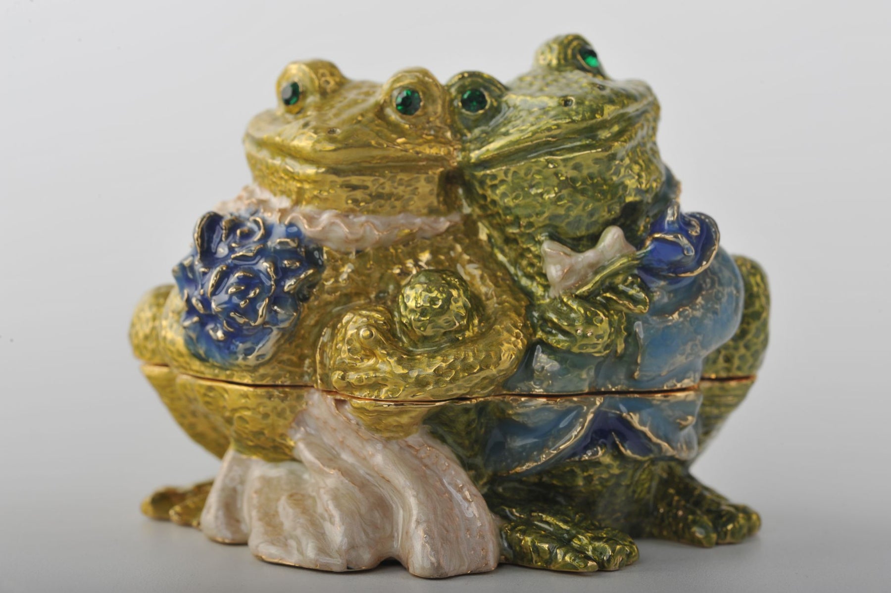 Keren Kopal Just Married Frog Couple