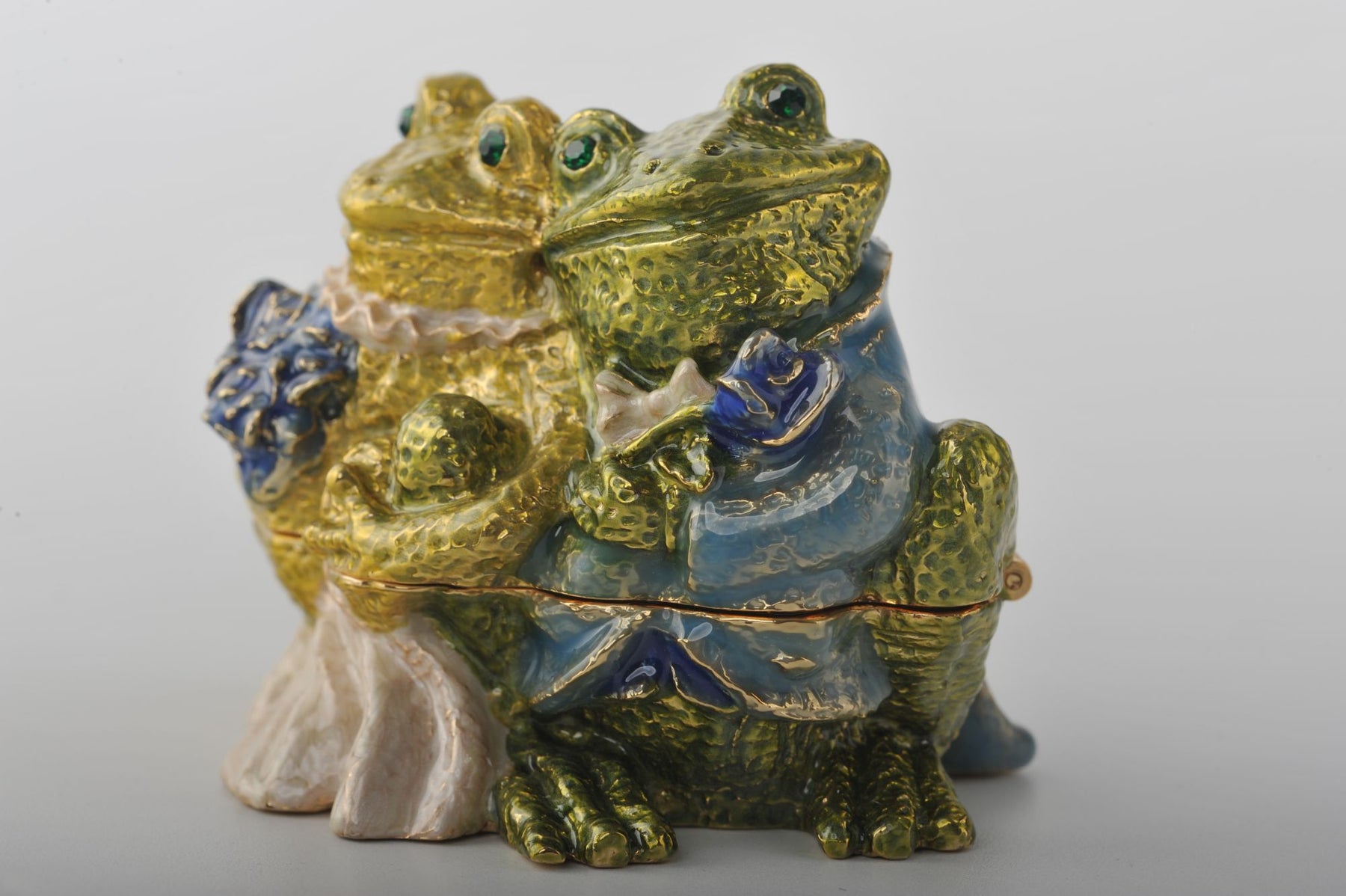 Keren Kopal Just Married Frog Couple