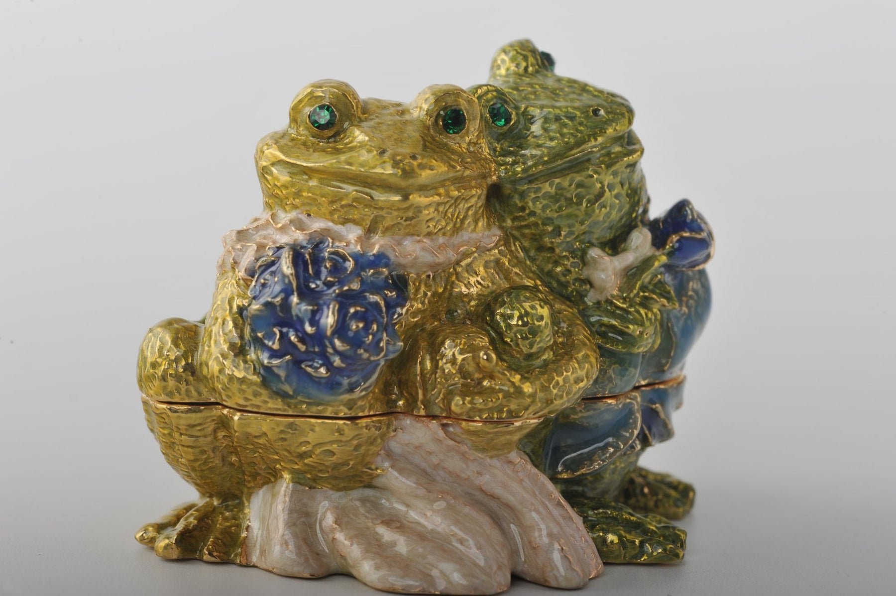 Keren Kopal Just Married Frog Couple