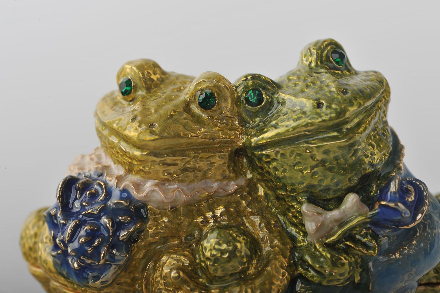Keren Kopal Just Married Frog Couple