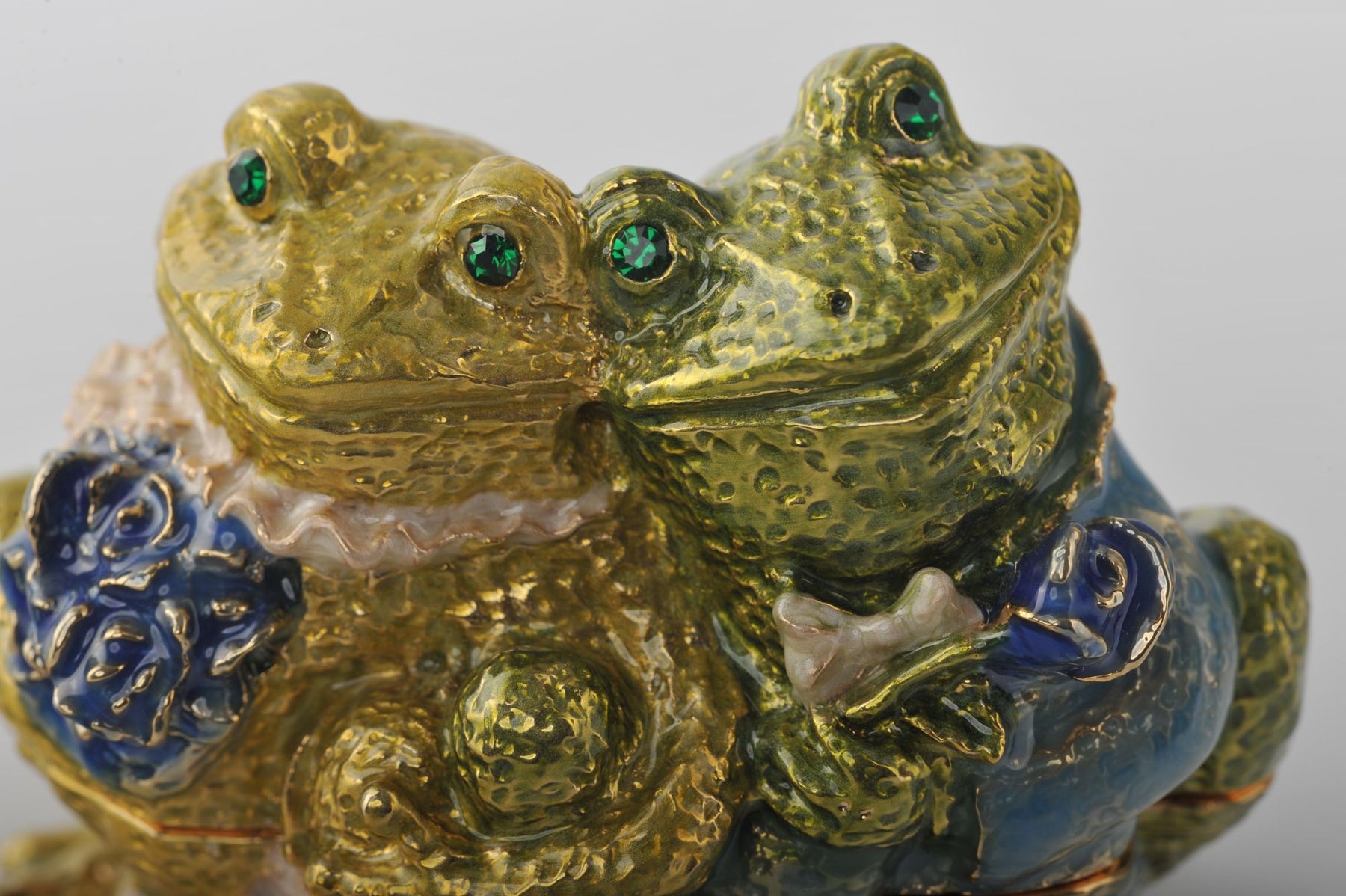 Keren Kopal Just Married Frog Couple