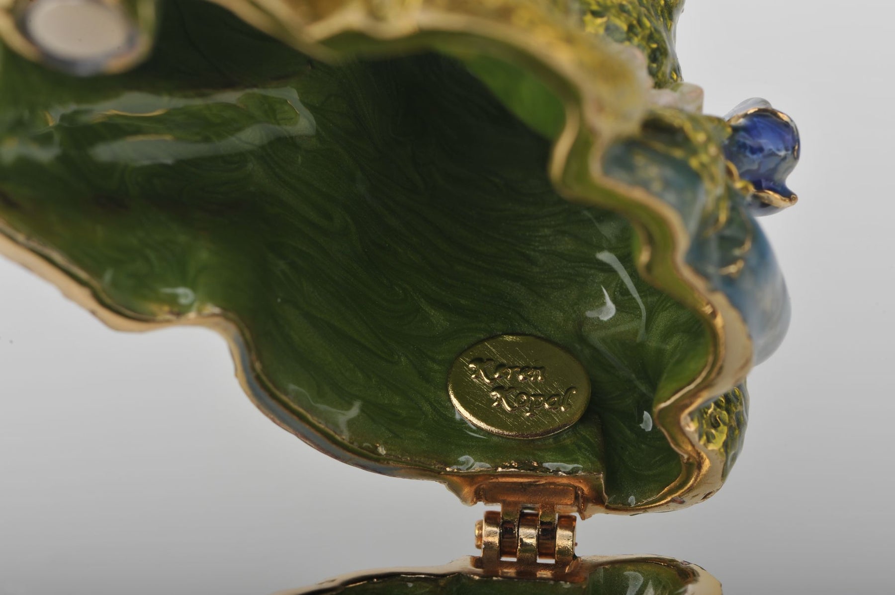 Keren Kopal Just Married Frog Couple