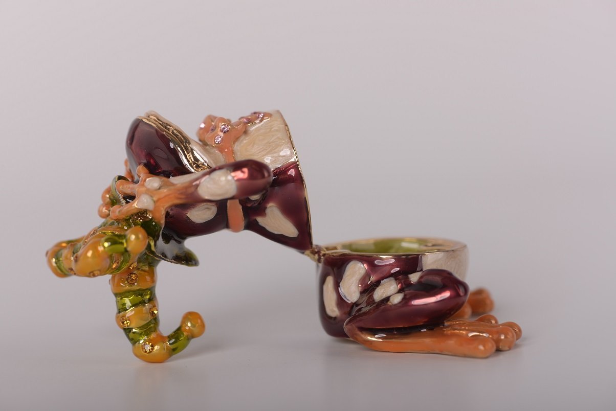 Keren Kopal Maroon See No Evil Frog