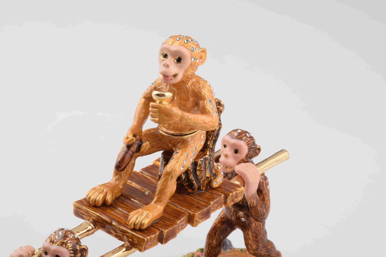 Keren Kopal Monkeys Carrying Monkey King