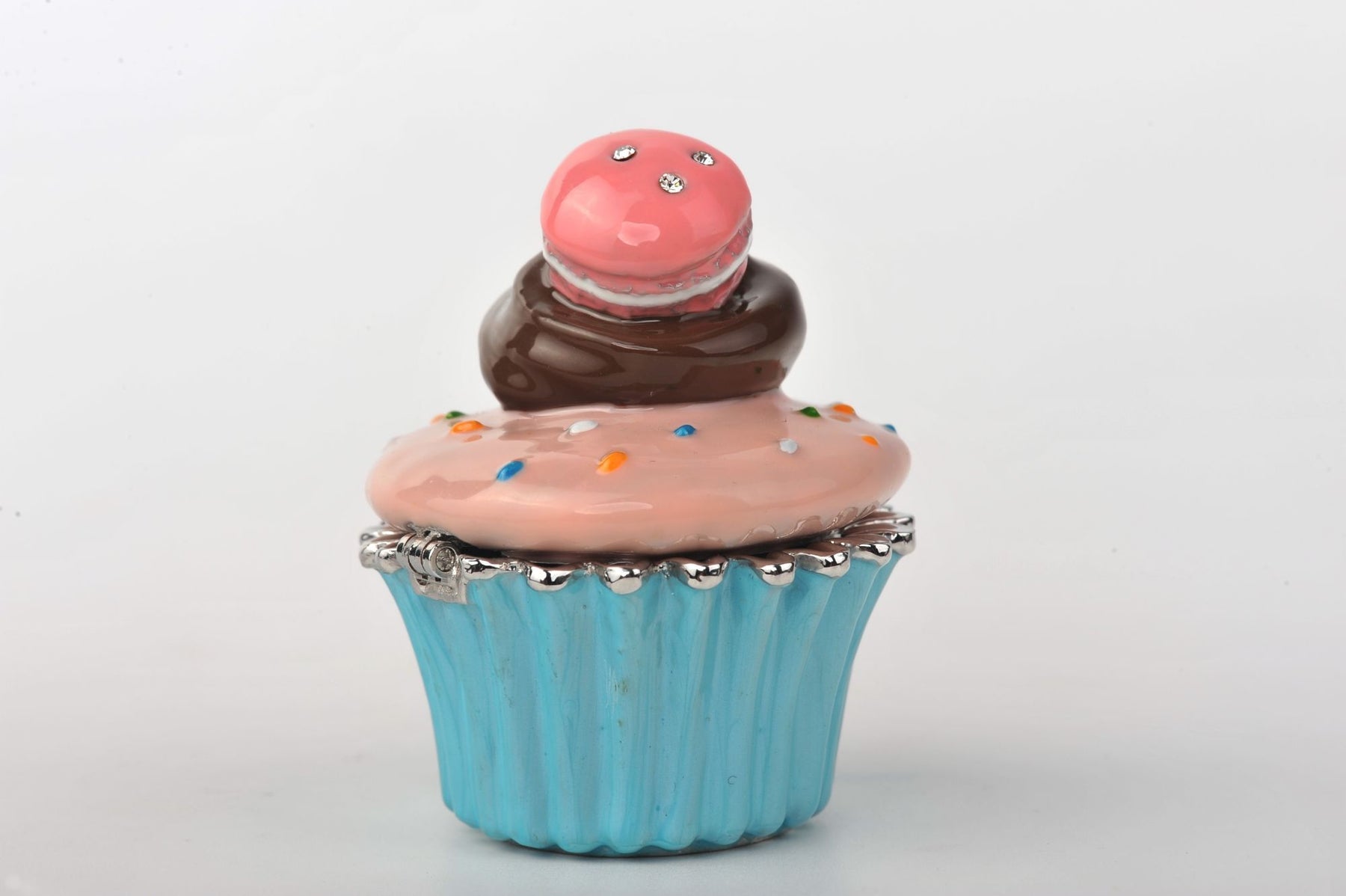 Keren Kopal Pink and Blue Macaroon Cupcake