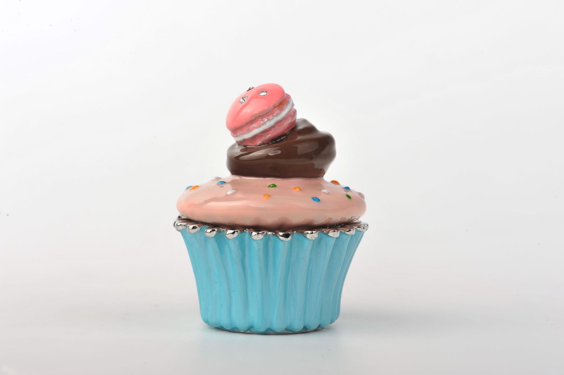 Keren Kopal Pink and Blue Macaroon Cupcake