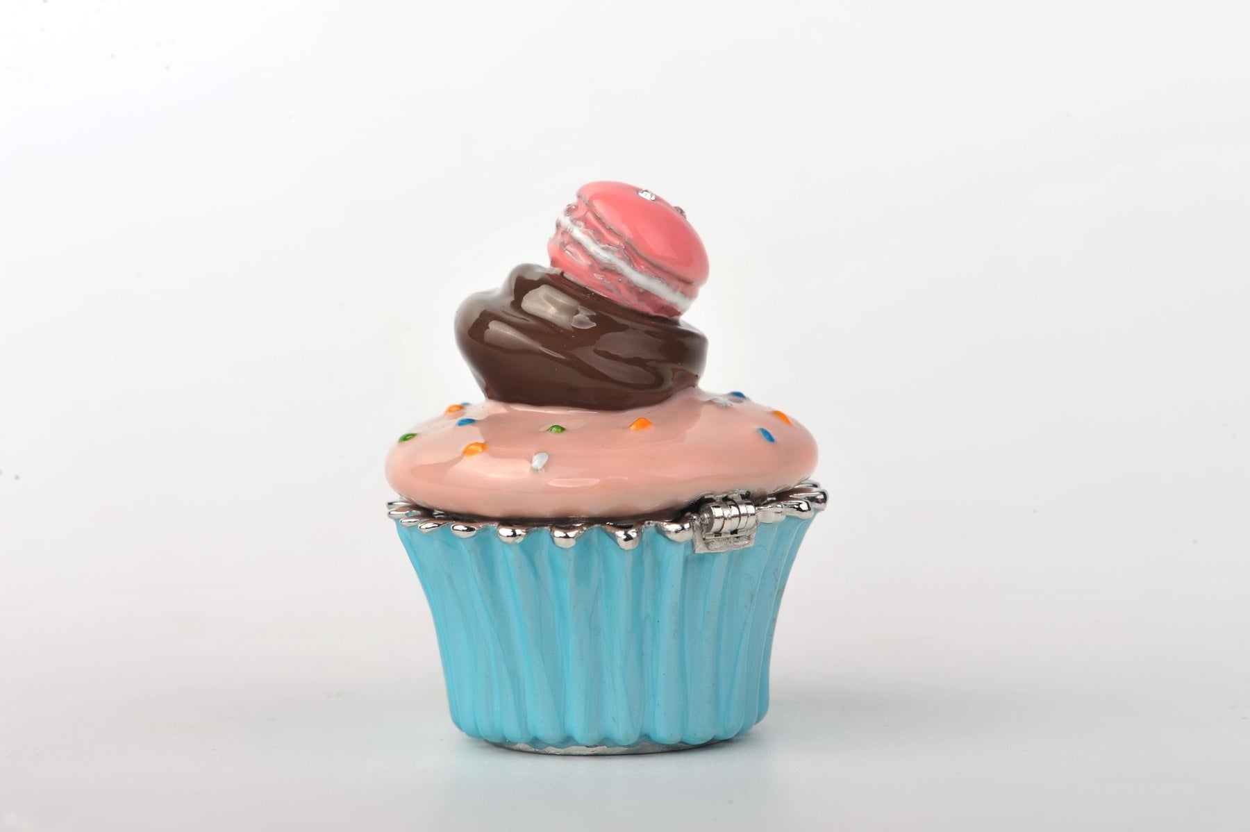 Keren Kopal Pink and Blue Macaroon Cupcake
