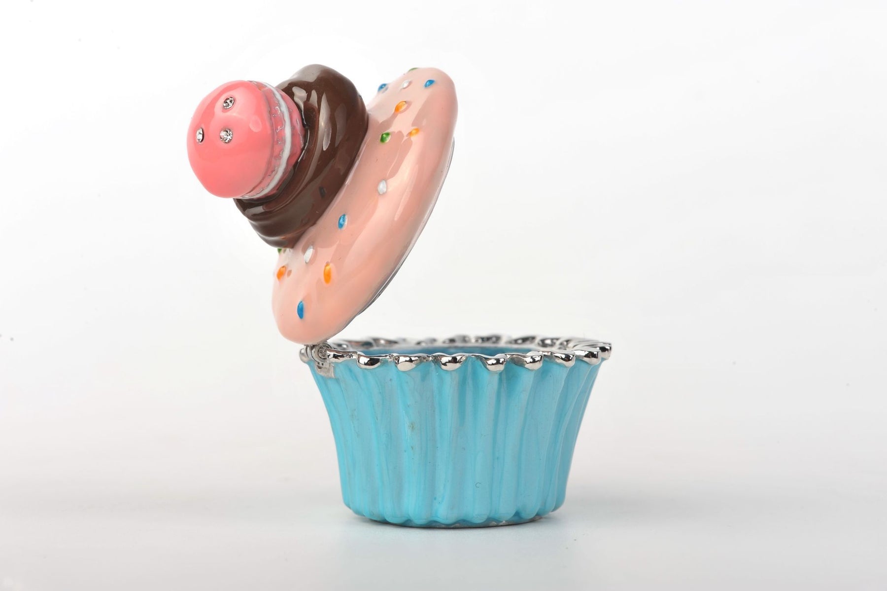 Keren Kopal Pink and Blue Macaroon Cupcake