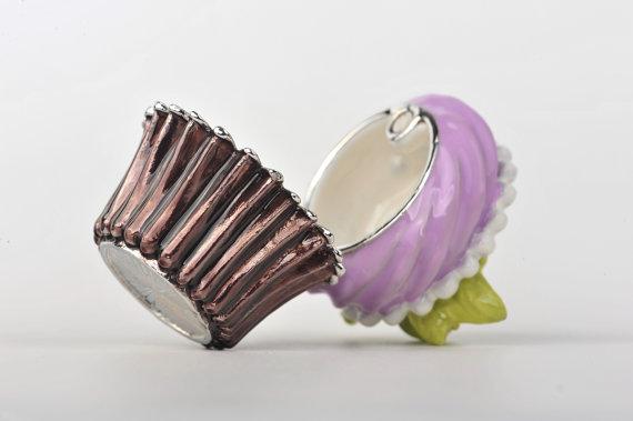 Keren Kopal Purple Grape Cupcake