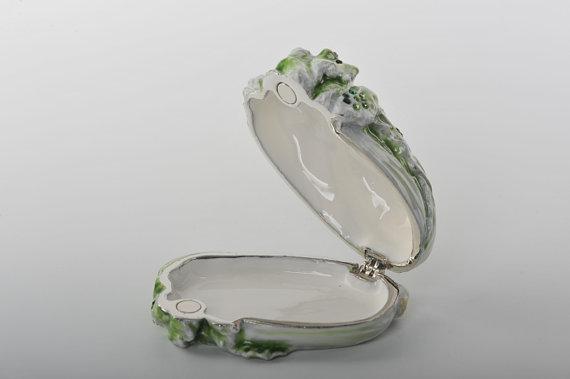 Keren Kopal Red Beetle on Green Cabbage