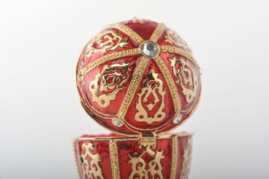 Keren Kopal Red Egg with a Clock