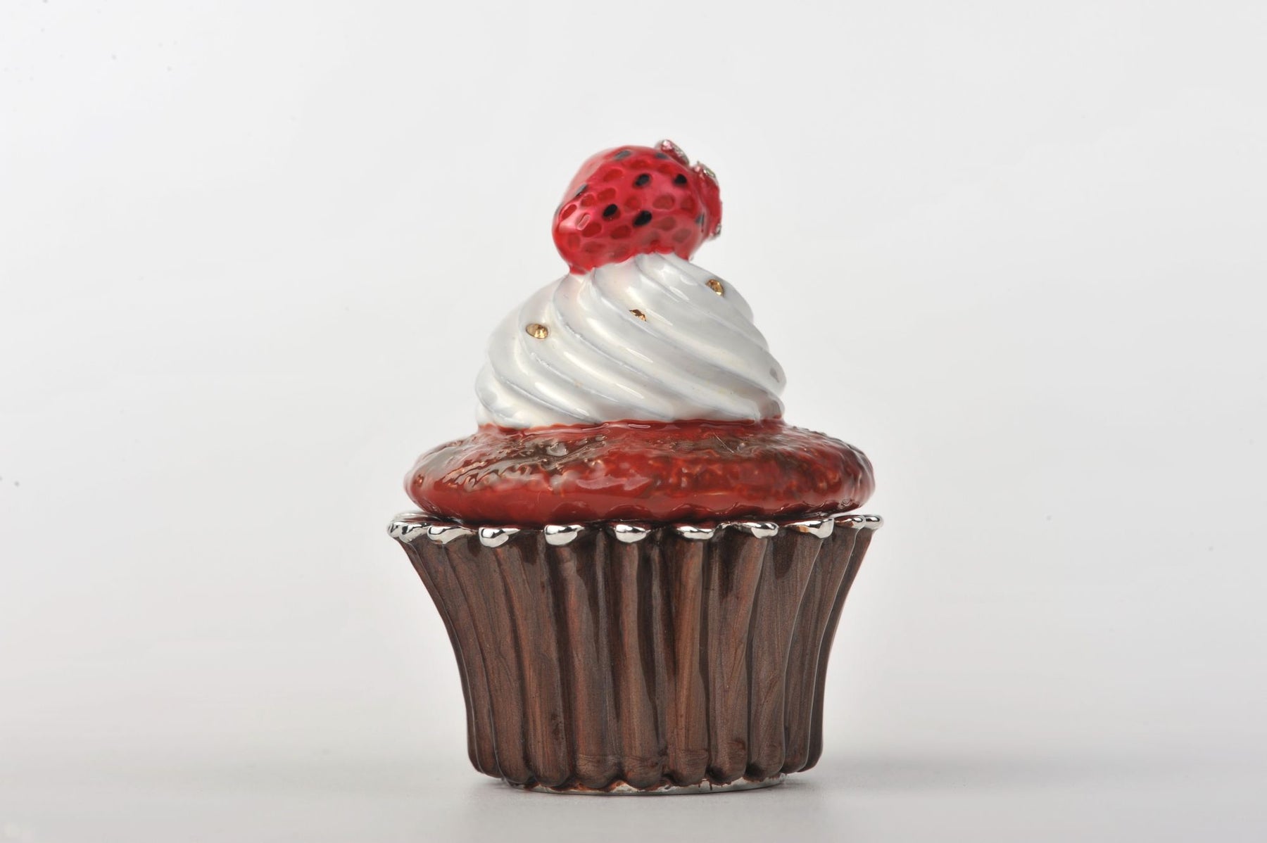 Keren Kopal Red Velvet Cupcake with Strawberry