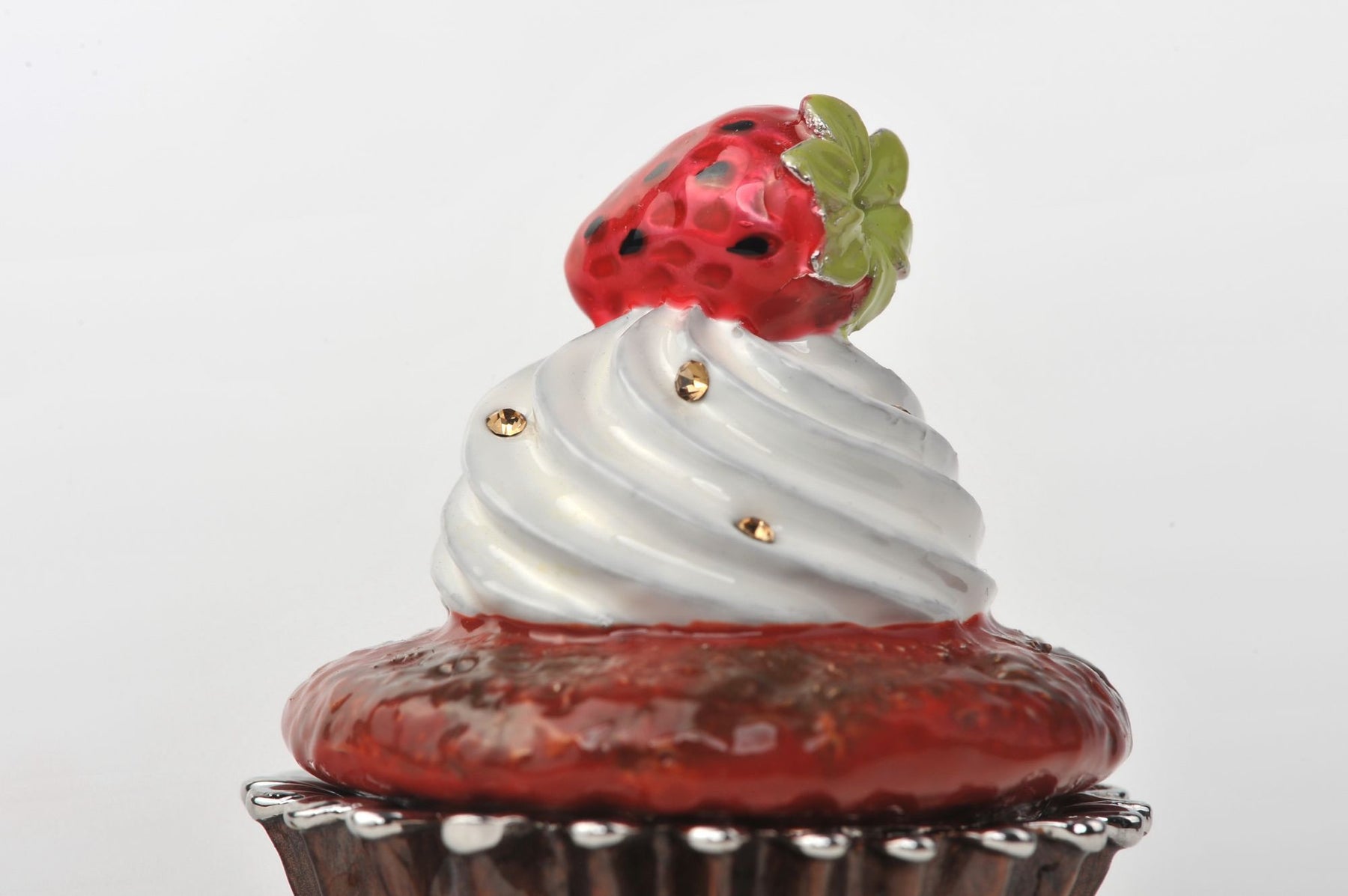 Keren Kopal Red Velvet Cupcake with Strawberry