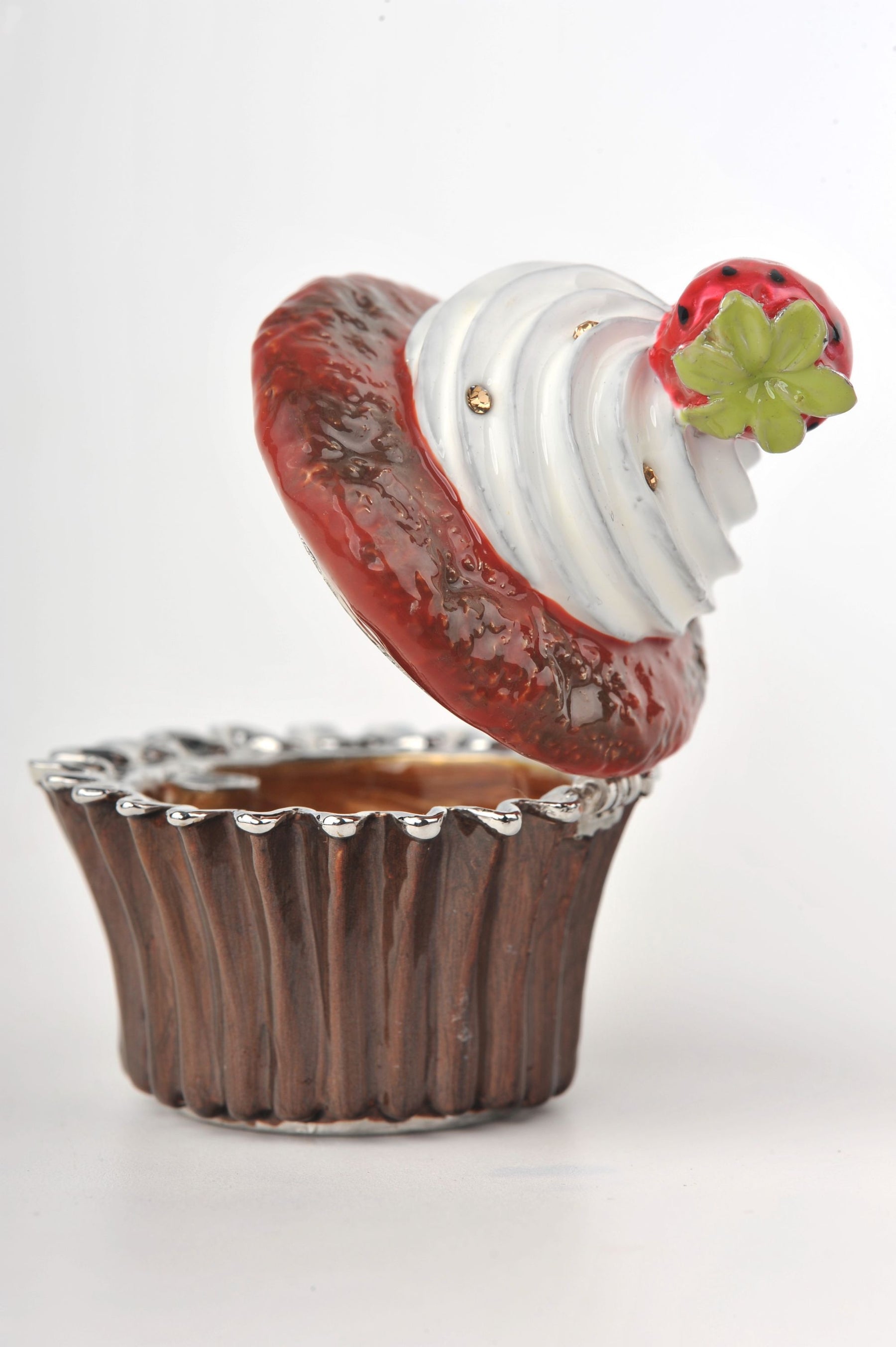 Keren Kopal Red Velvet Cupcake with Strawberry