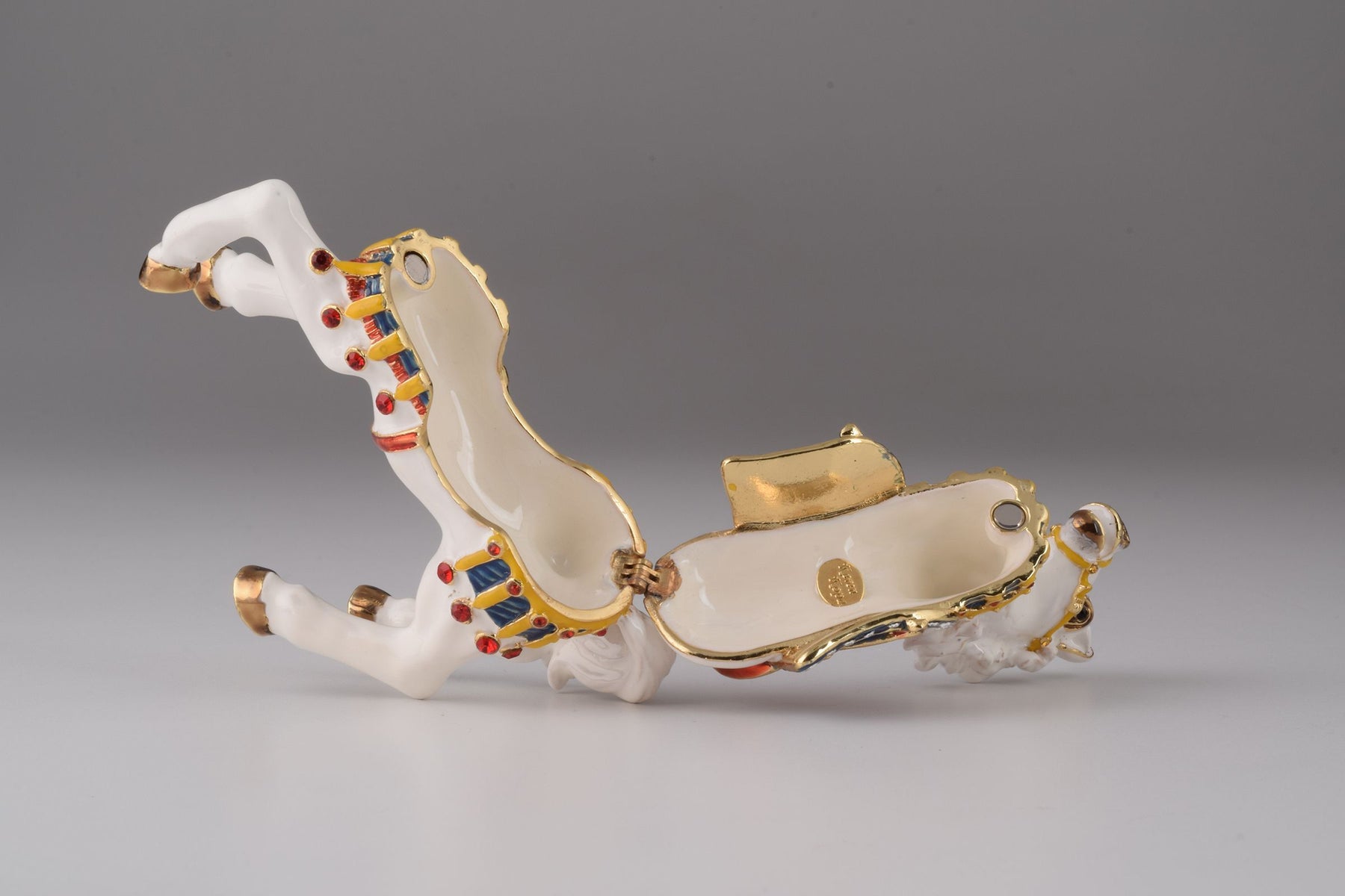 Keren Kopal Royal White Horse