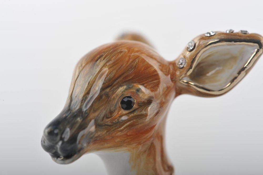 Keren Kopal Sitting Bambi