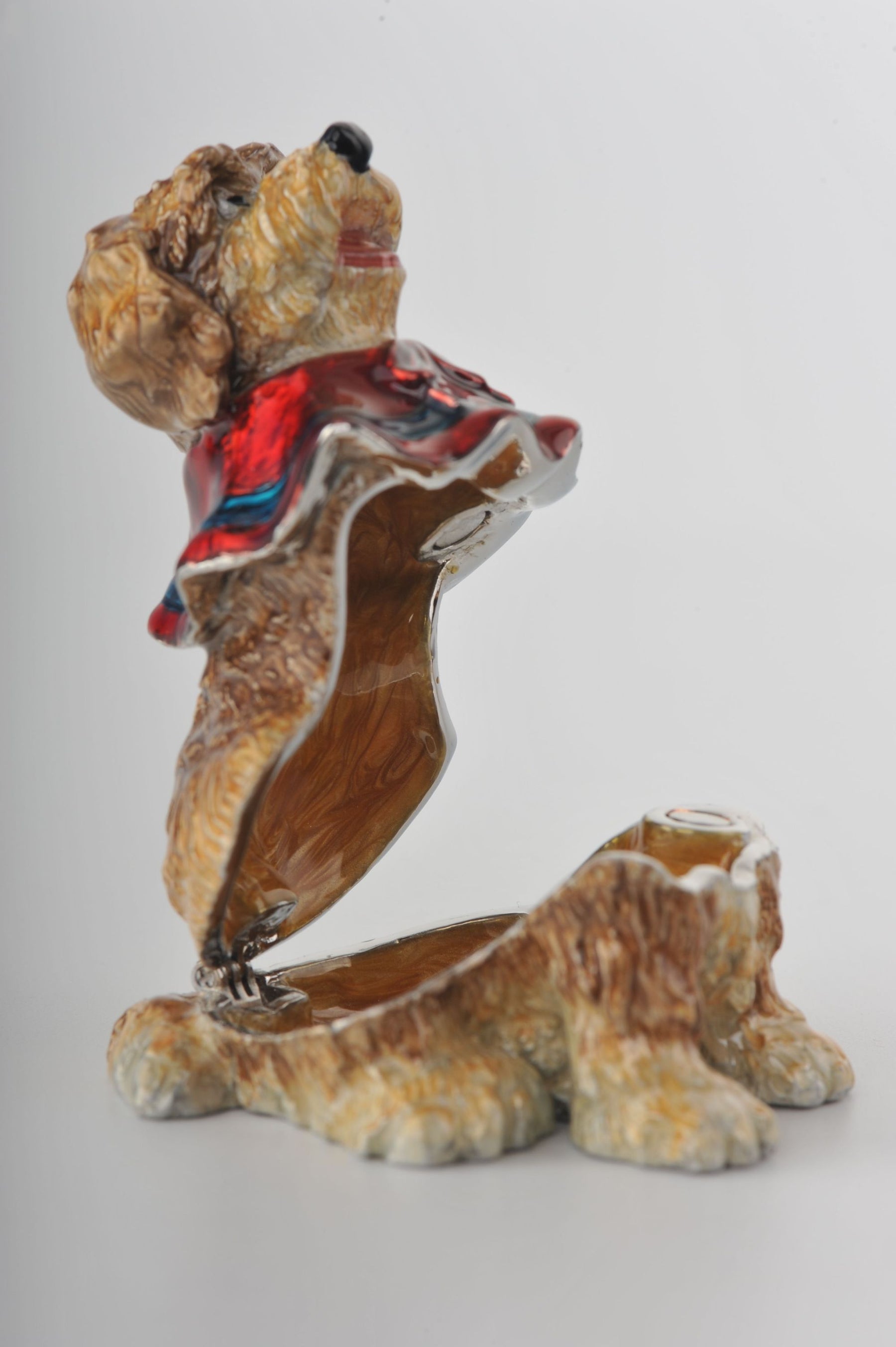 Keren Kopal Sitting Dog